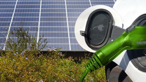 Mopping up the solar spill: Using optimized managed charging to absorb excess solar generation