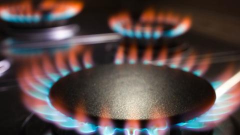 Which utilities have the top-performing gas low-income programs?